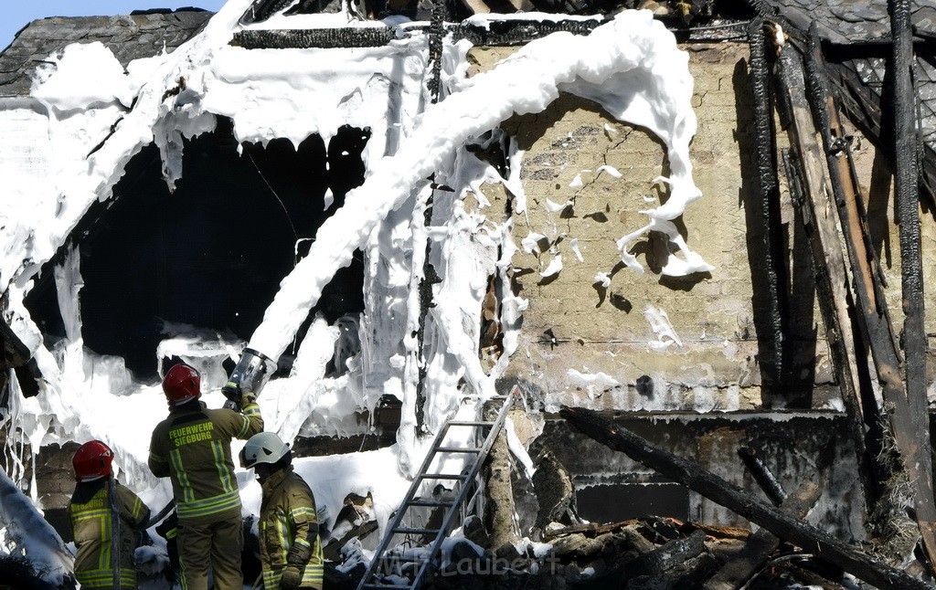 Grossfeuer Einfamilienhaus Siegburg Muehlengrabenstr P1404.JPG - Miklos Laubert